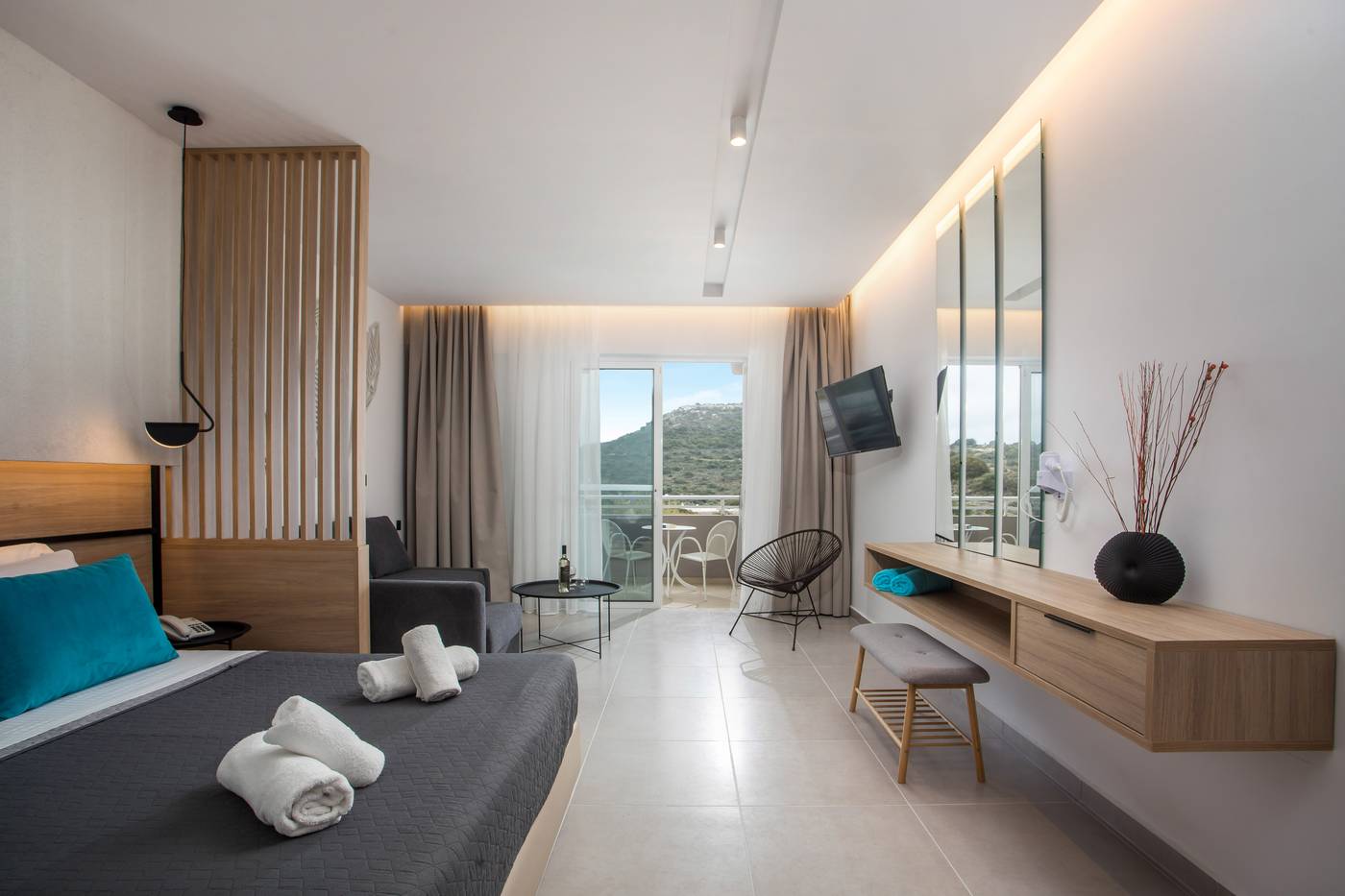 Zoes-Hotel-Room-29