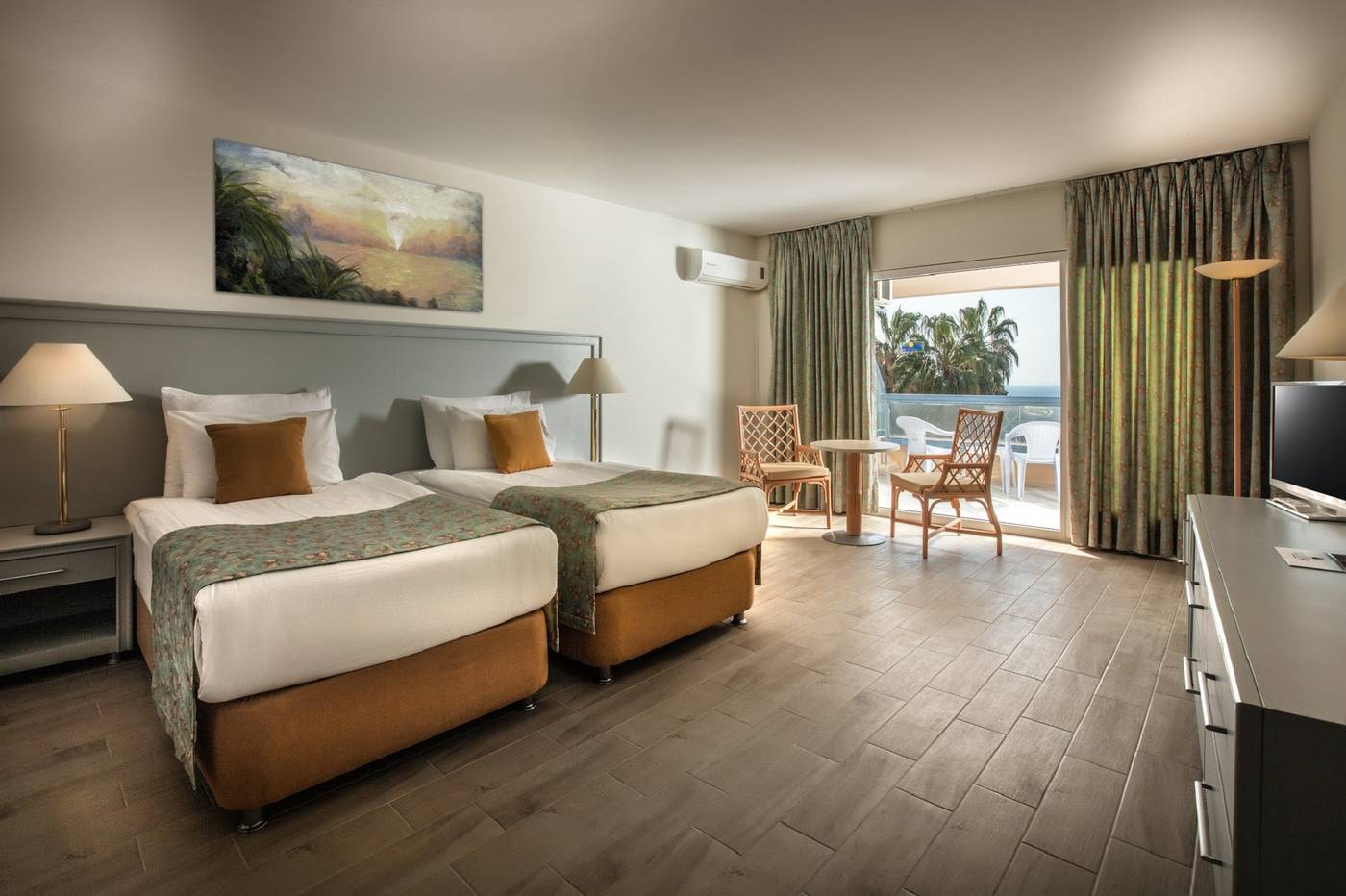 Grand-Blue-Sky-International-Room-16