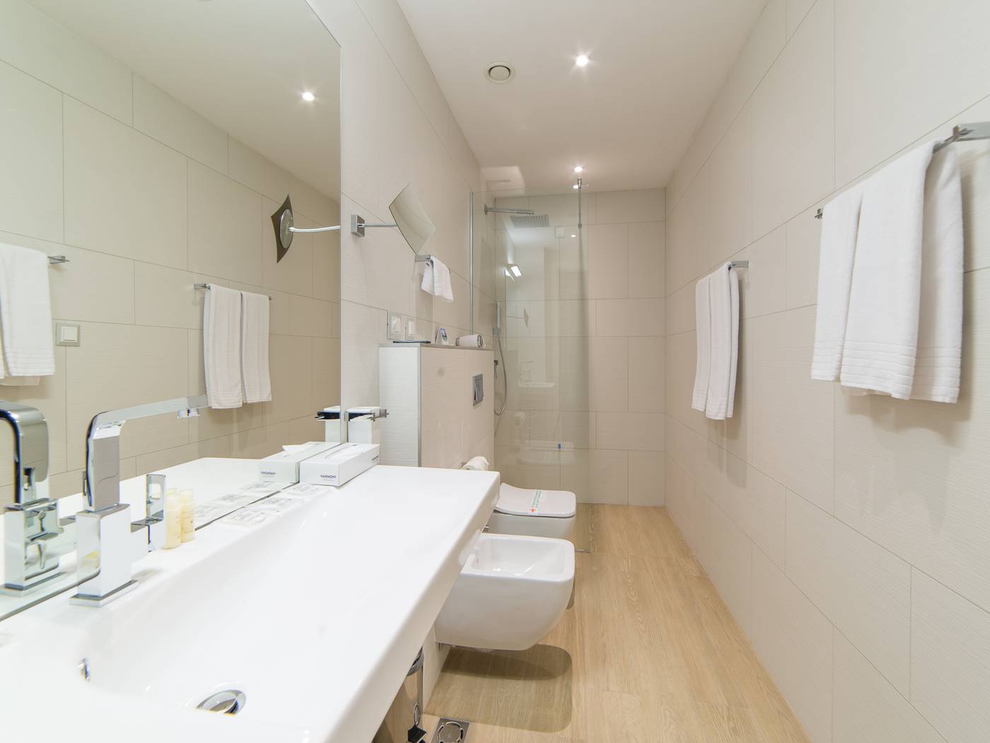 Hotel-Tq-Plaza-Room-24