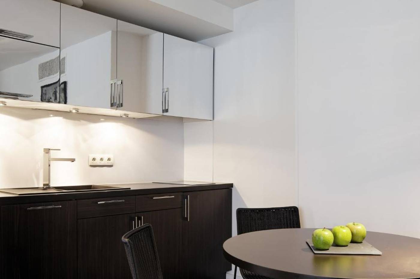 Hipark-Design-Suites-Nice-Room-34