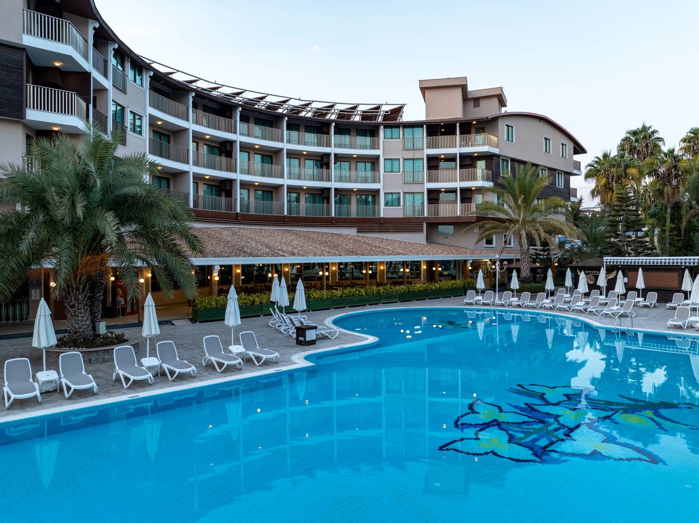 Quatro Famıly Club Dem