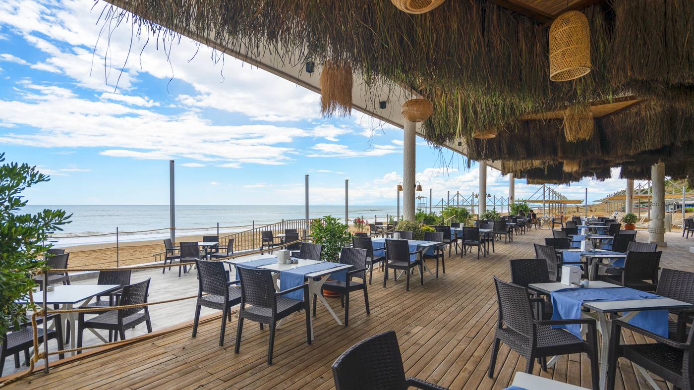 Side-Crown-Sunshine-Beach-62