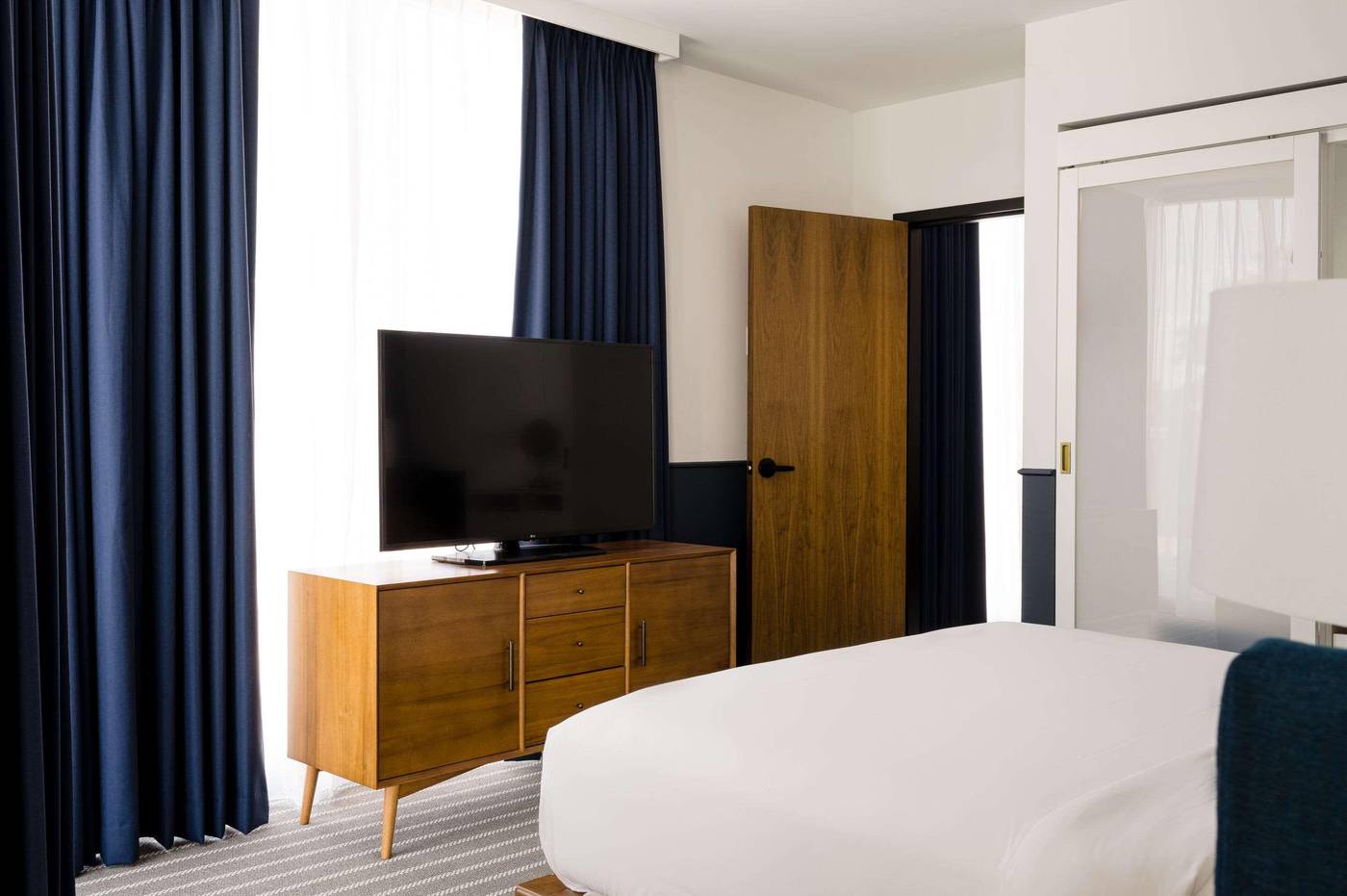 Cambria-Hotel-Boston-Somerville-Room-34