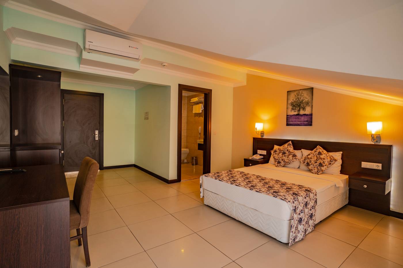 Sunshine Holiday Resort Hotel