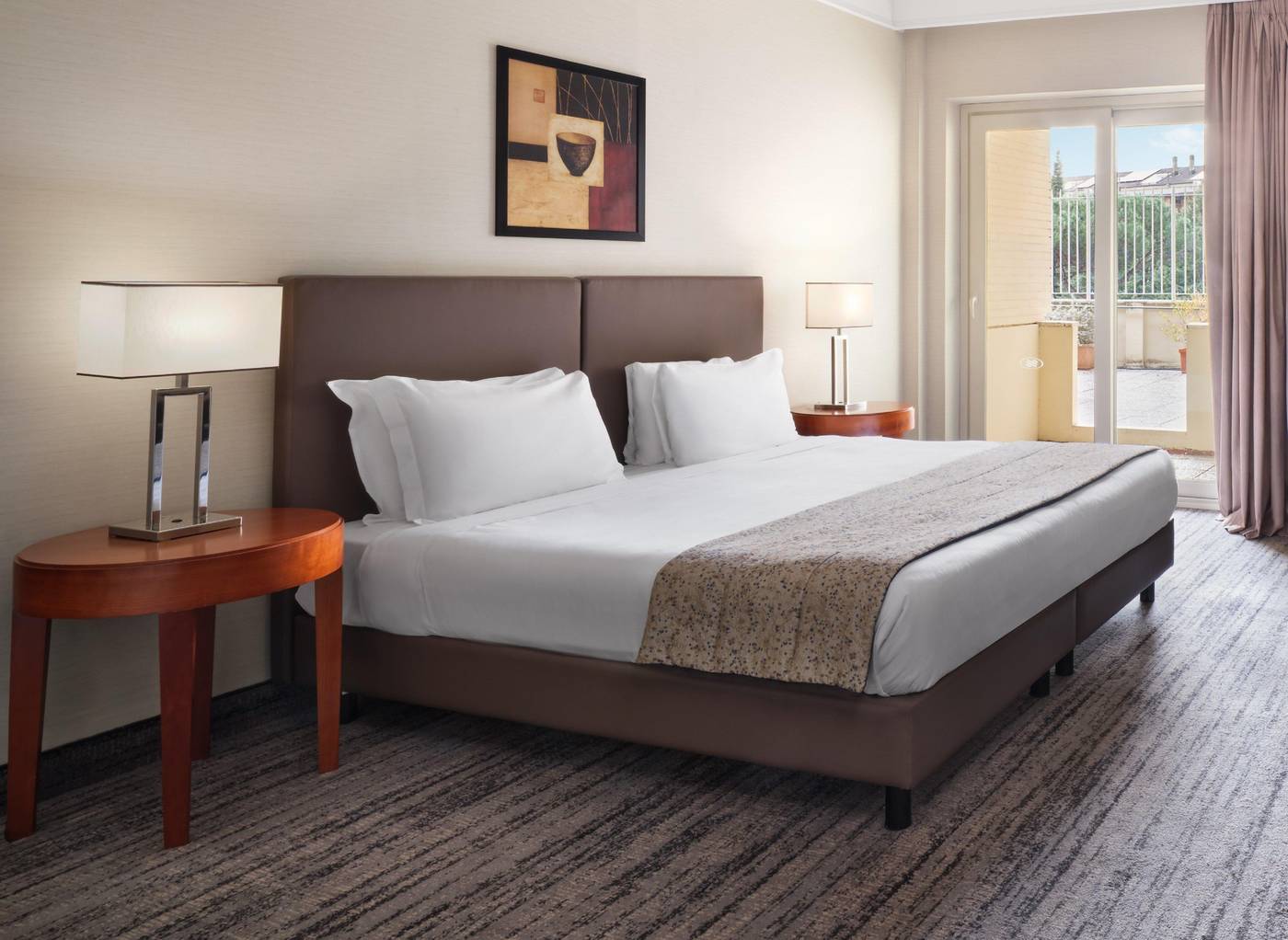 Crowne-Plaza-Rome---St--Peter-s-Room-31