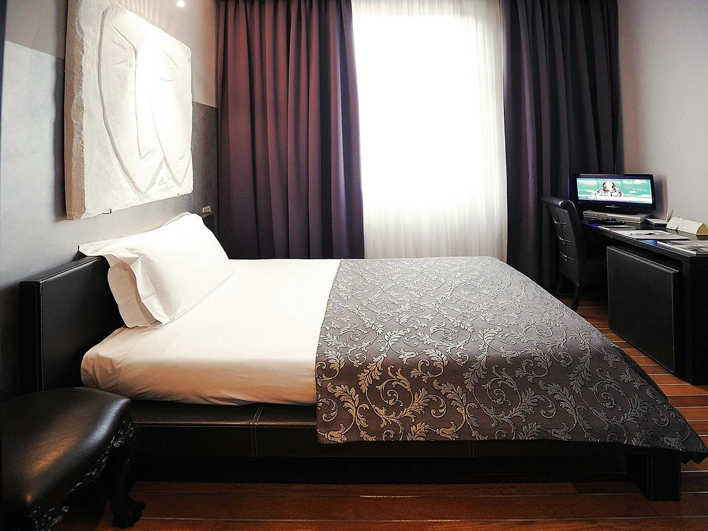 Borghese-Palace-Art-Hotel-Room-14