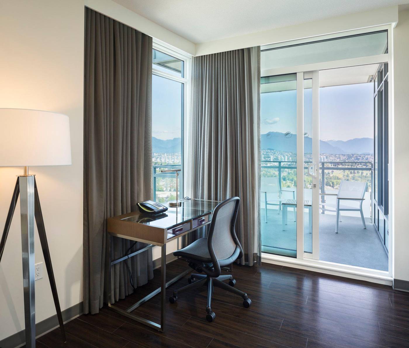 Element-Vancouver-Metrotown-Room-21