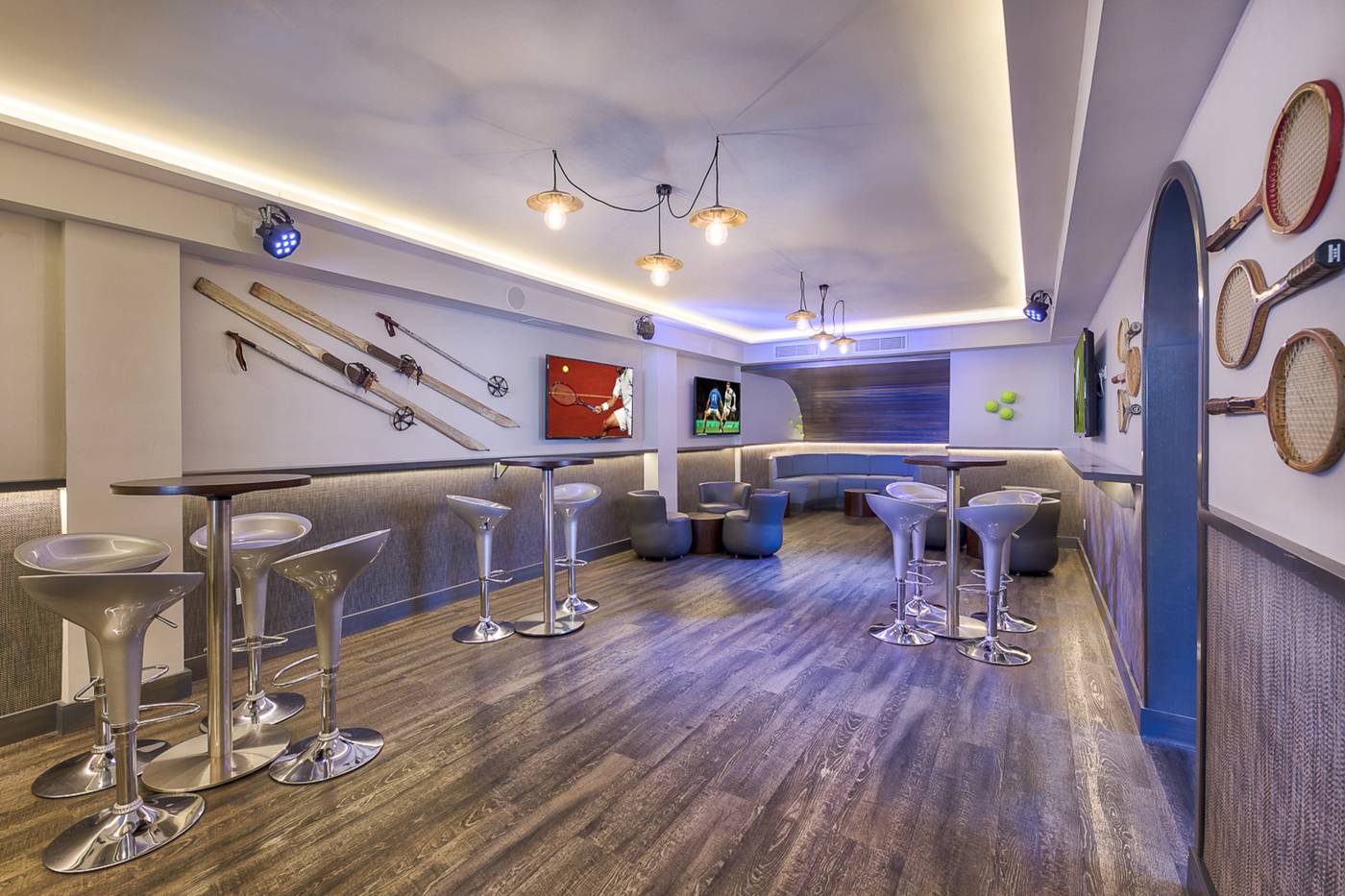 Hotel-LIVVO-Koala-Garden-Bar-52