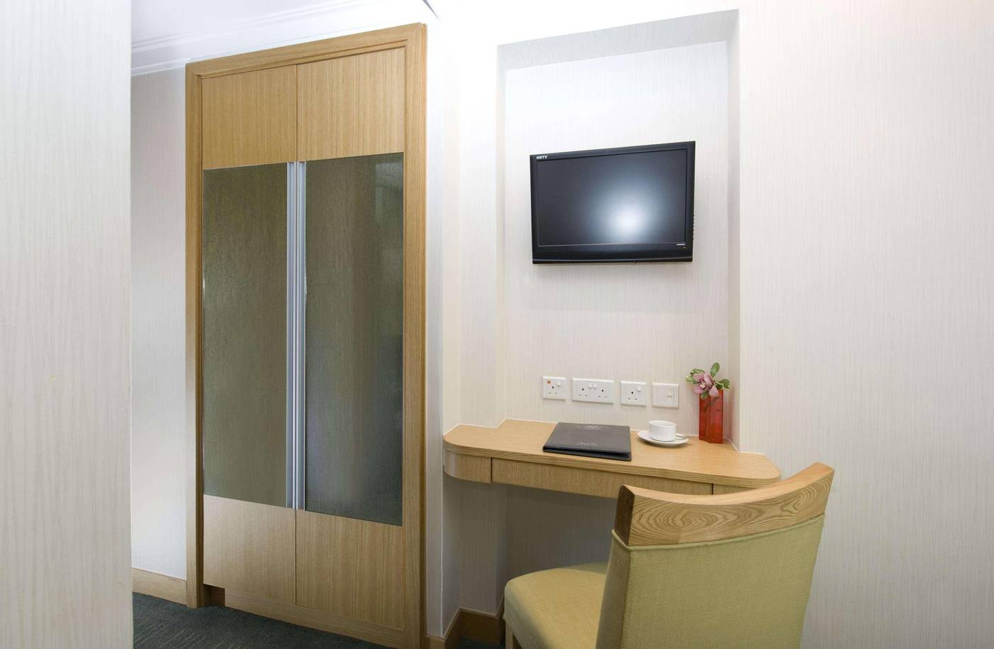 Bishop-Lei-International-House-Room-17