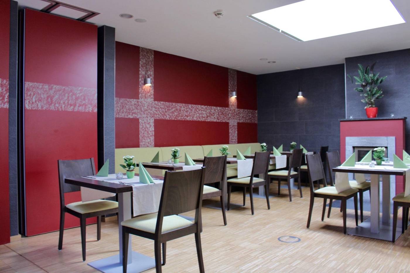 Holi-Hostel-Hotel-Restaurant-32