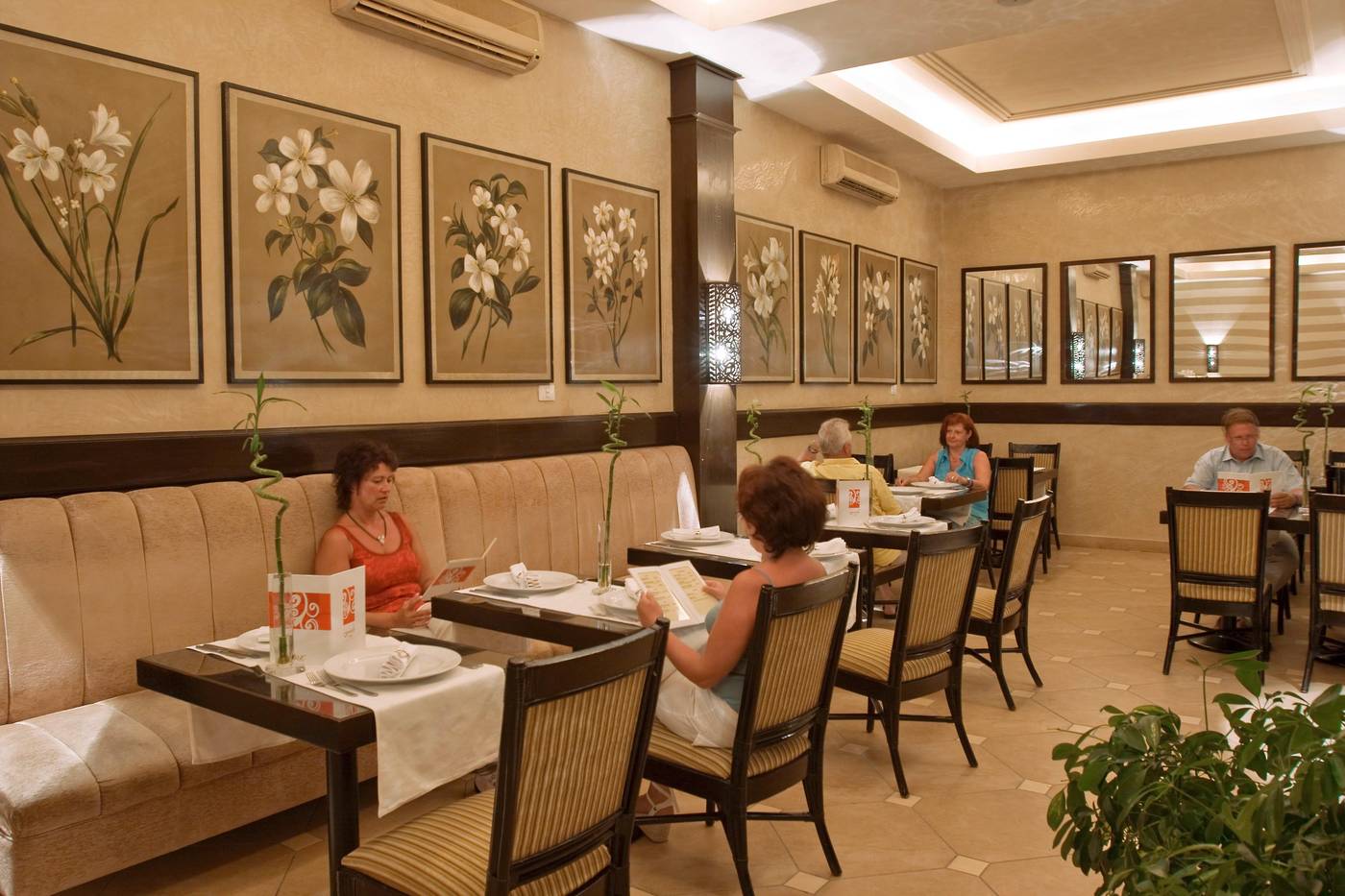 Jaz-Makadi-Star-Resort-and-Spa-Restaurant-44