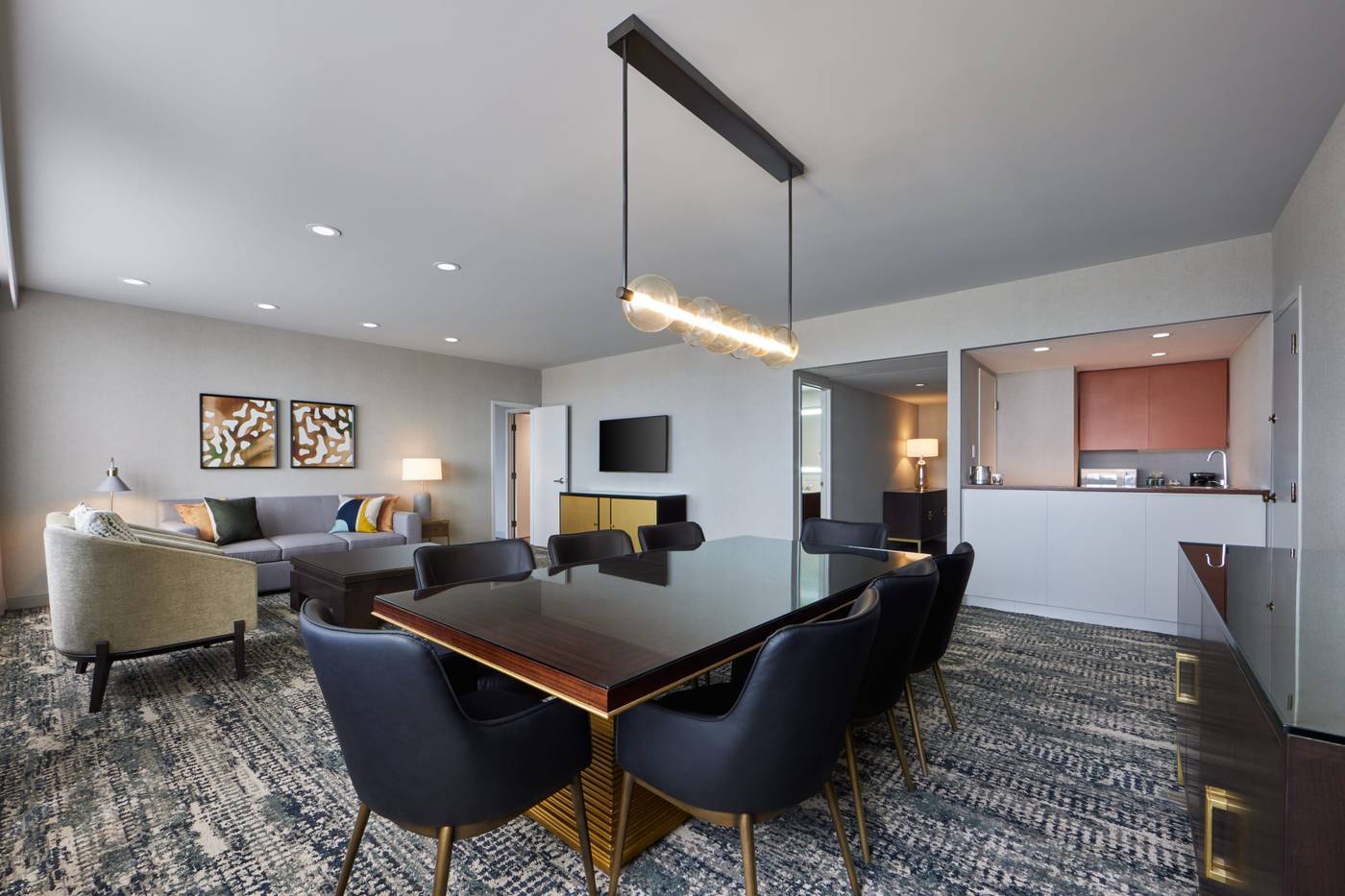 Hotel-Fera-Anaheim--a-DoubleTree-by-Hilto-Room-10