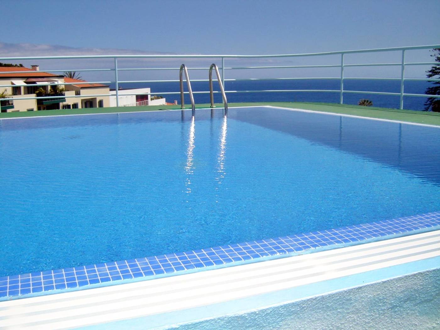 Imperatriz-Aparthotel-Pool-3