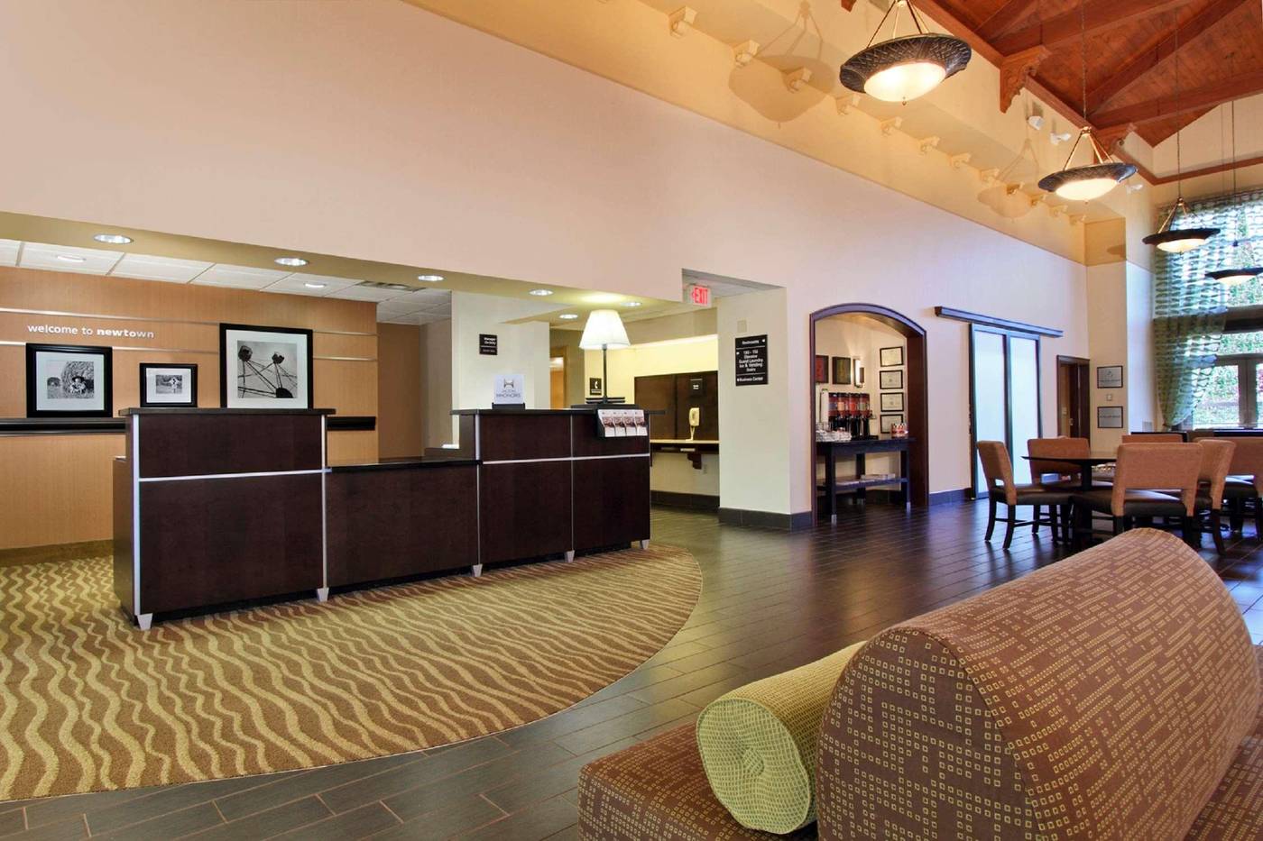 Hampton Inn & Suites Newtown-United States-YARDLEY-Lobby-4