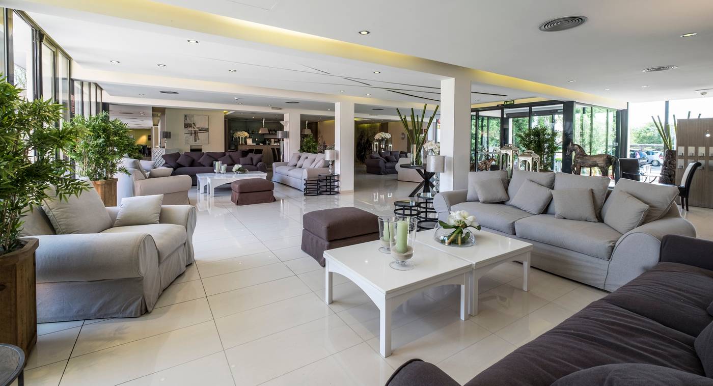 Eden-Park-Lobby-48