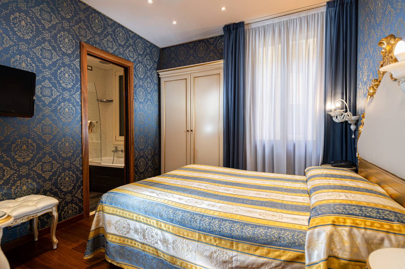 Hotel-Santa-Marina-Room-16
