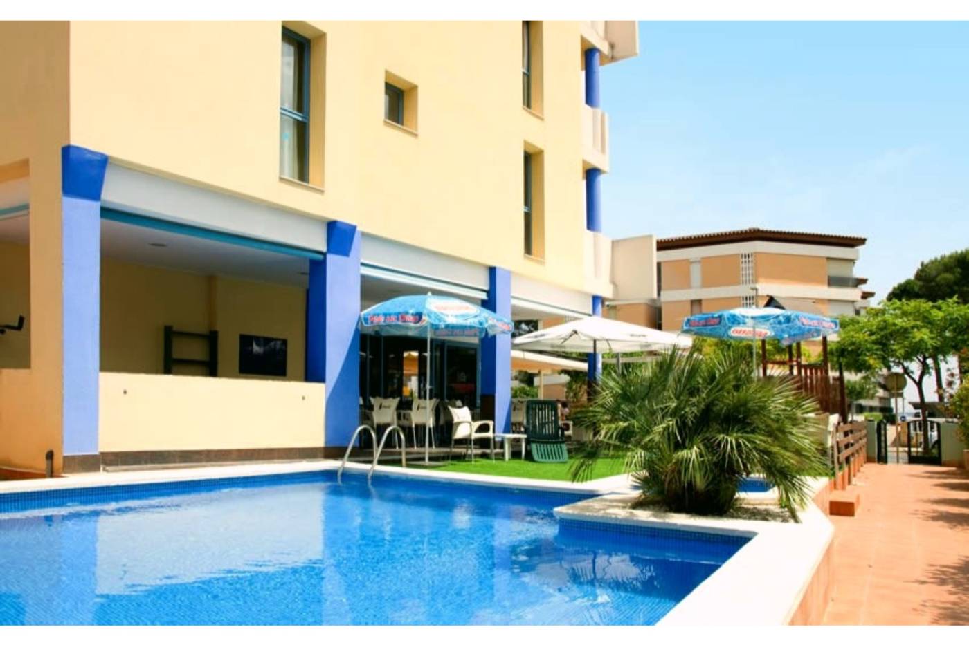 Costa-Verde-Apartments-Pool-1