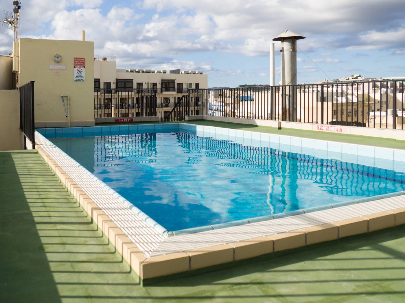 Huli-Hotel---Apartments-Pool-2