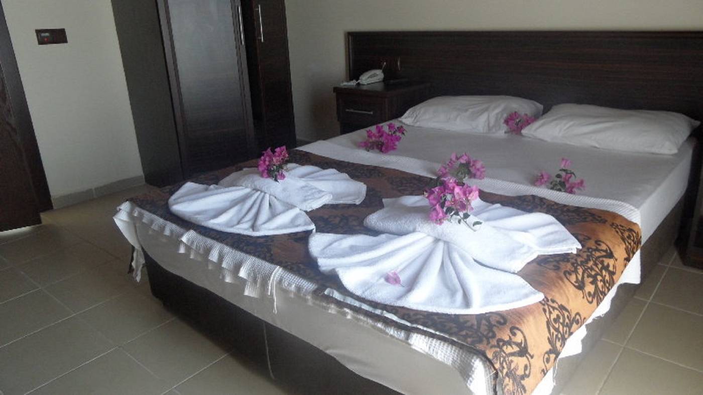 Green-Palm-Hotel-Room-19