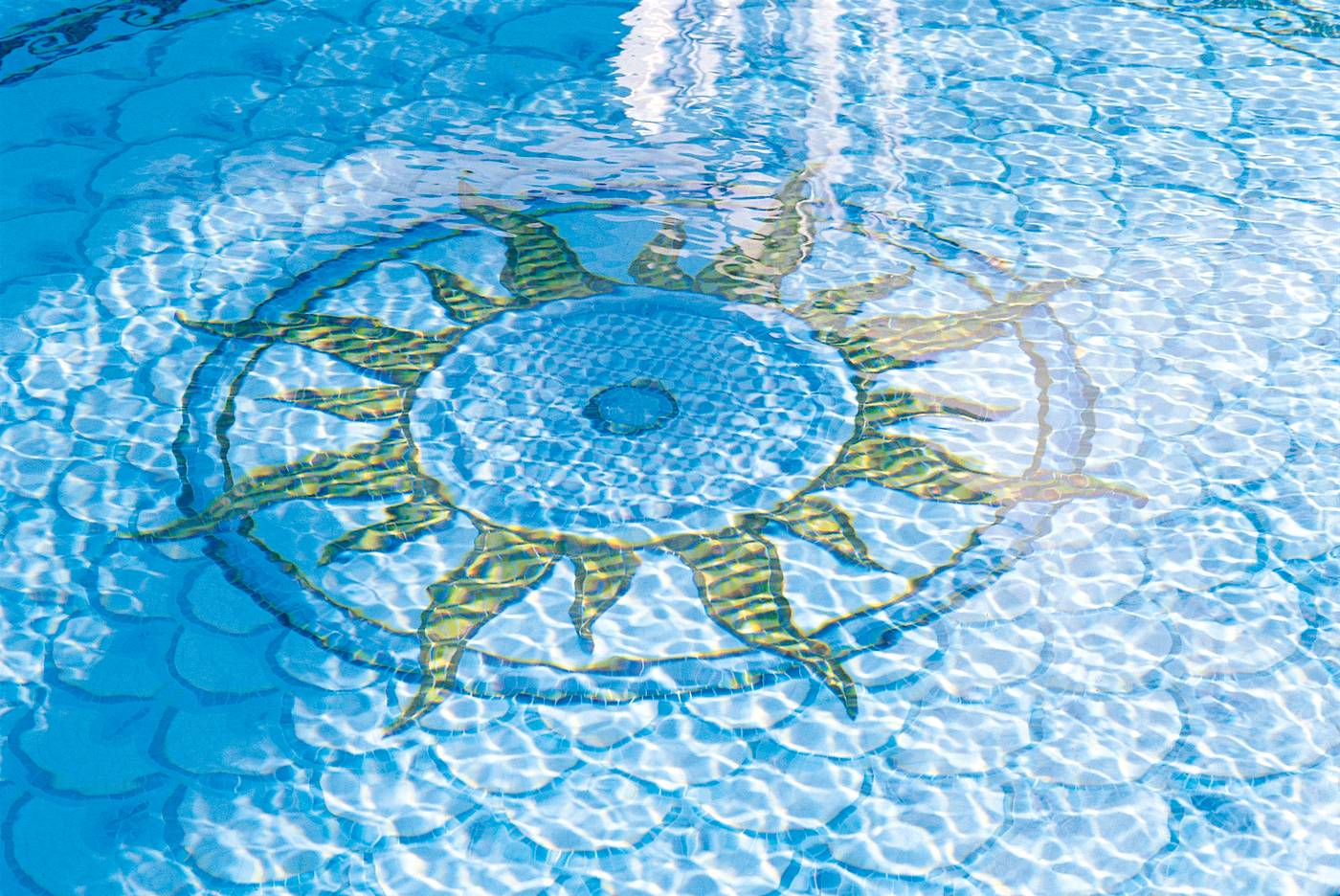 H----tel-Barri----re-Le-Majestic-Cannes-Pool-19