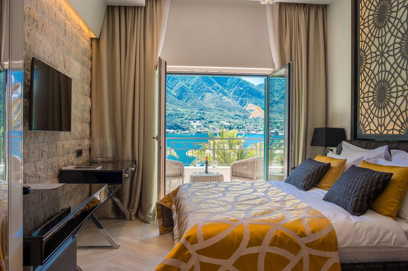 Forza Terra-Montenegro-Kotor-Room-10