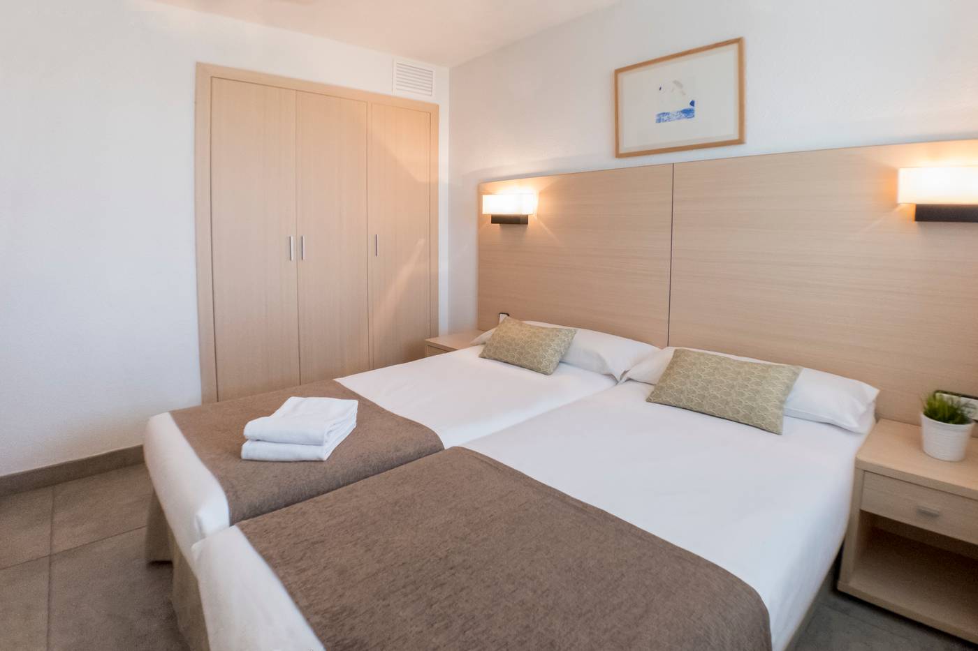 Cye-Salou-Apartments-Room-4