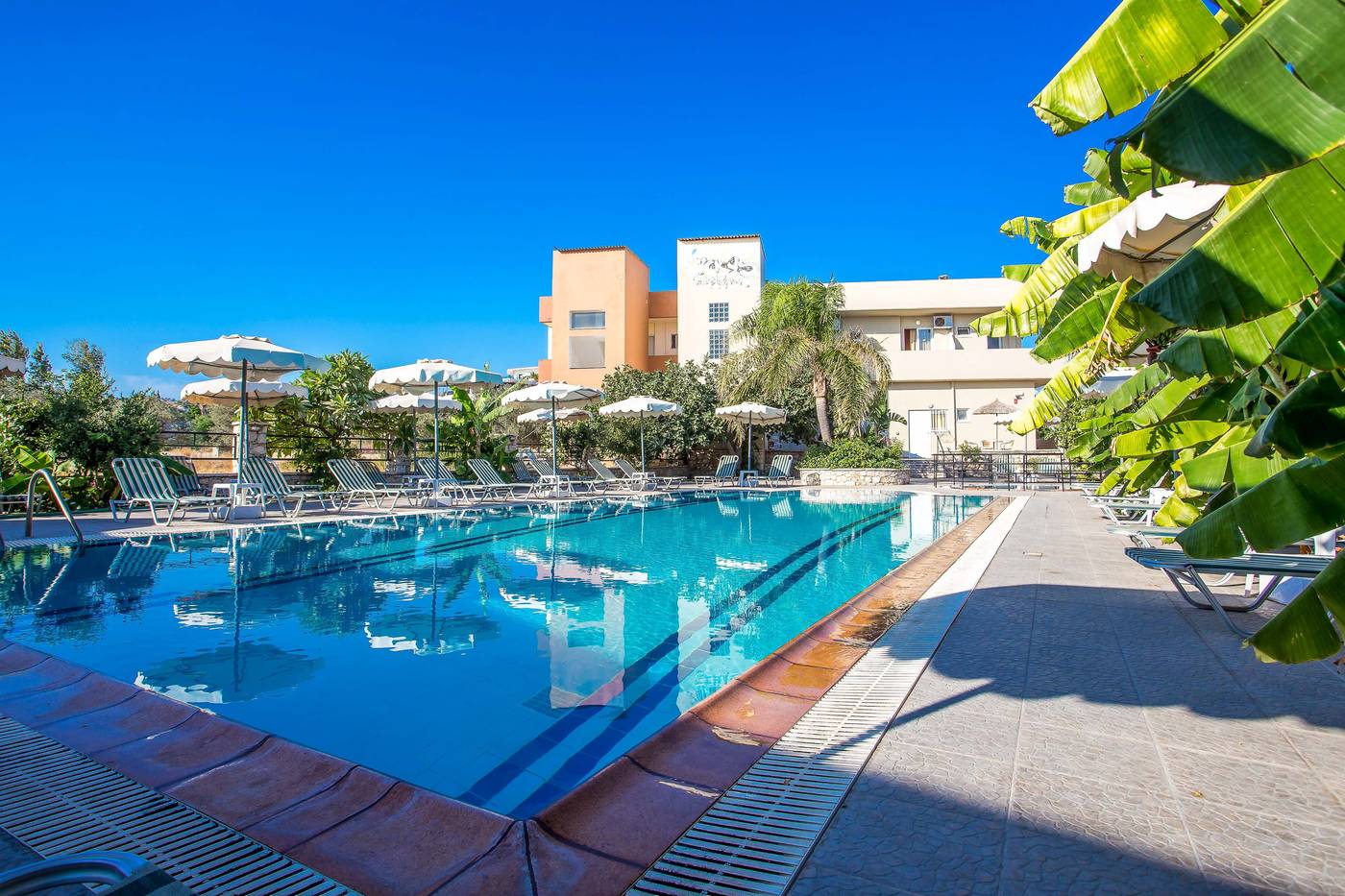 Vickys-Studios-Pool-1