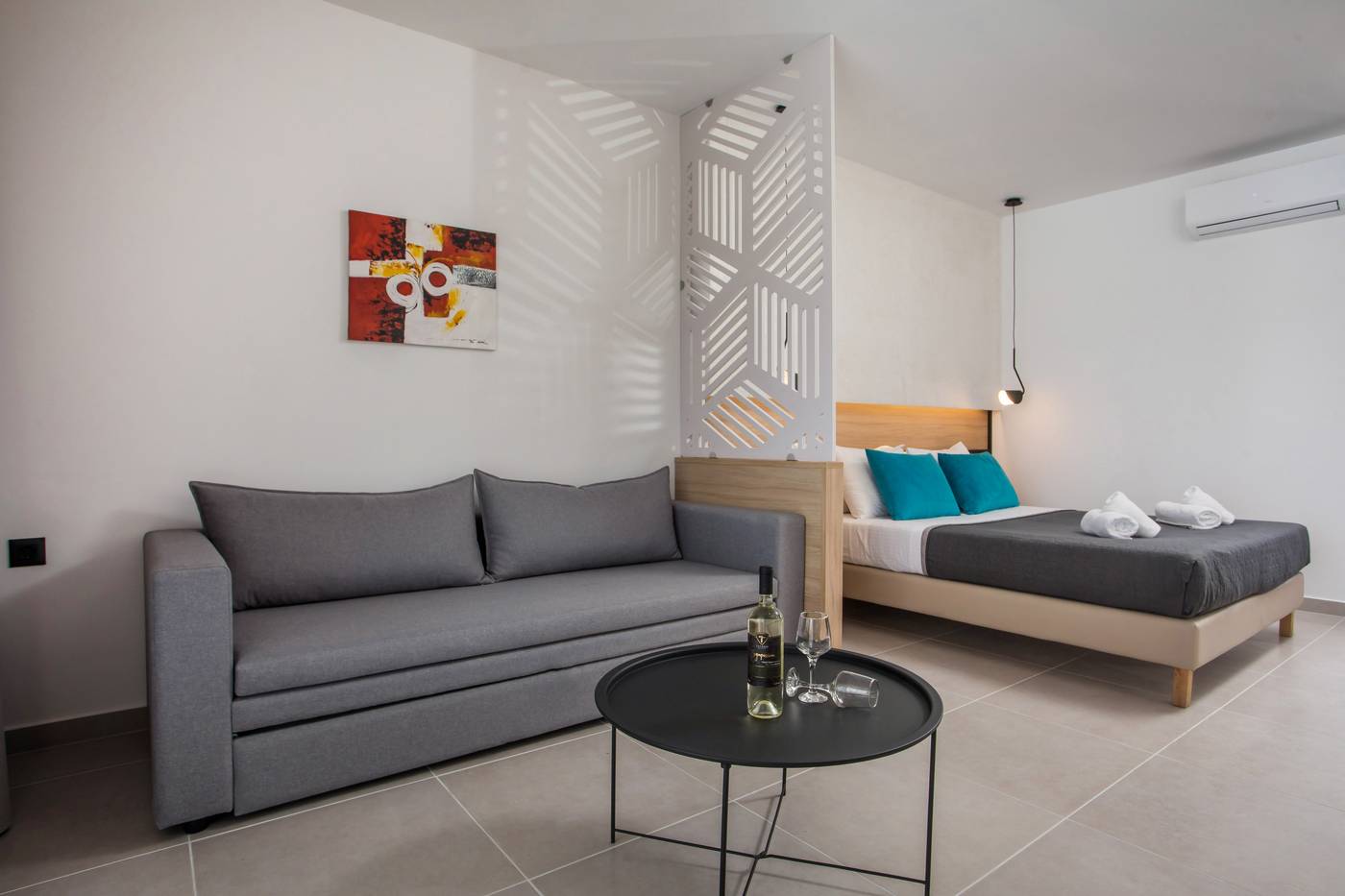 Zoes-Hotel-Room-61
