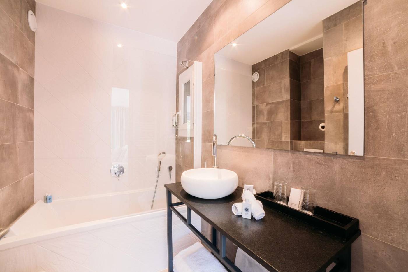 Font-Mourier-Hotel-Room-39