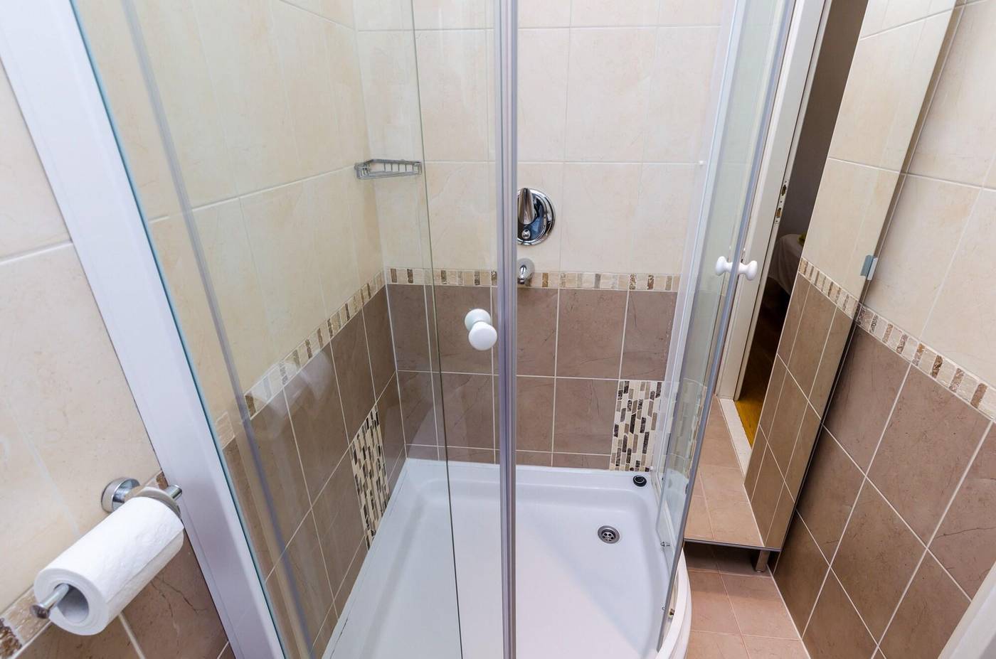 Cinema-View-House-Room-31