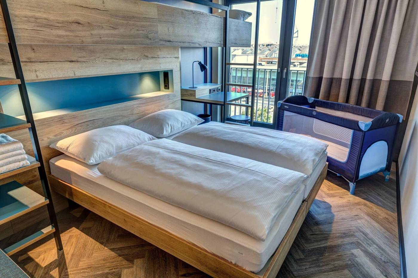 Schulz-Hotel-Berlin-Wall-At-The-East-Side-Gallery-Room-28