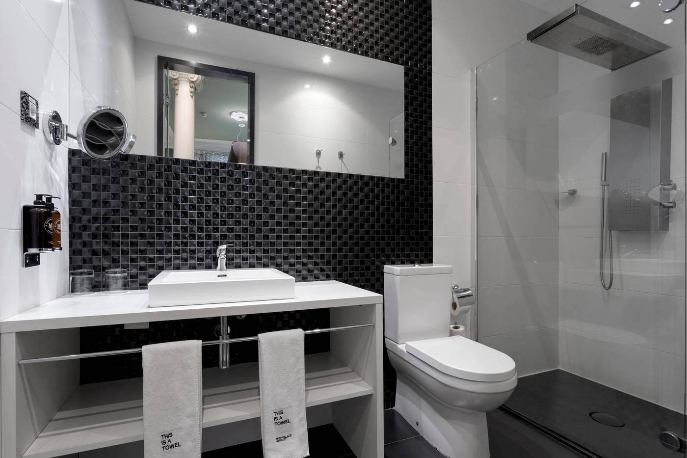 Petit-Palace-Lealtad-Plaza-Room-51