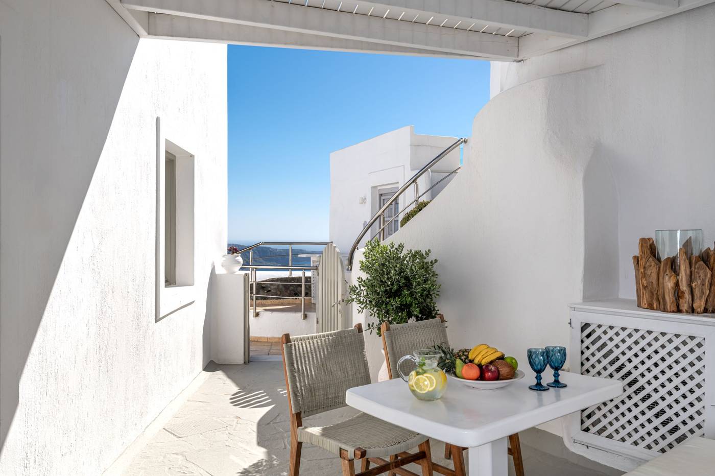 Aqua-Luxury-Suites-Room-89