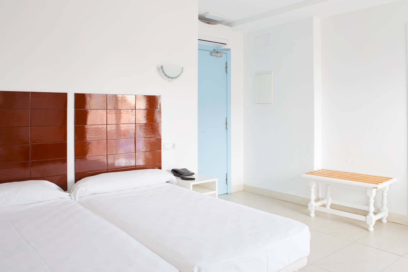 Malaga-Hotel-Eliseos-Room-16