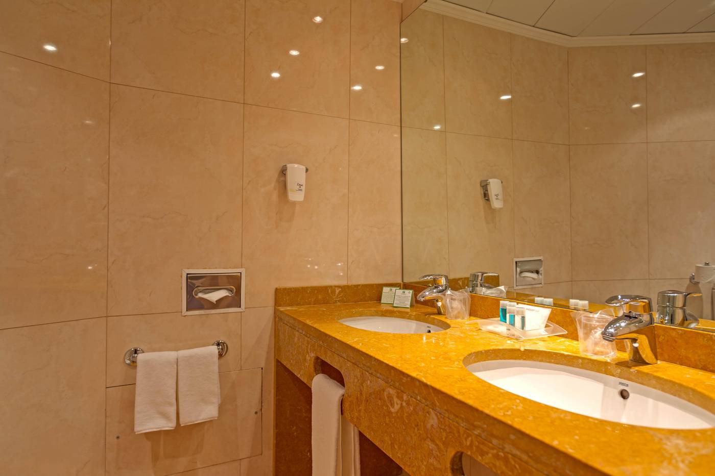 Holiday-Inn-Lisboa-Room-55