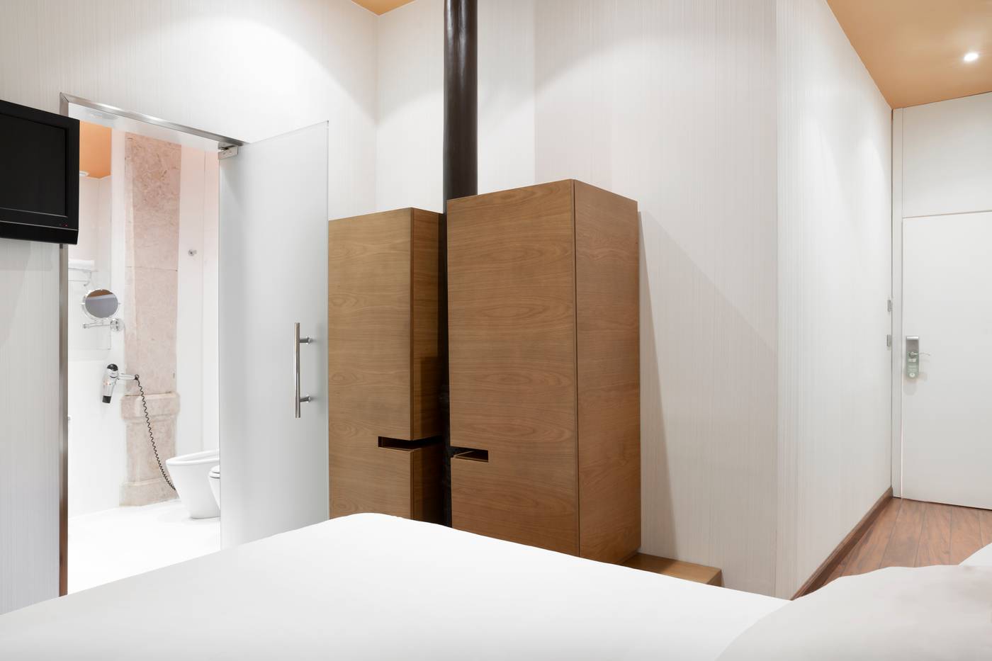 Petite-Palace-Plaza-Hotel-Room-28