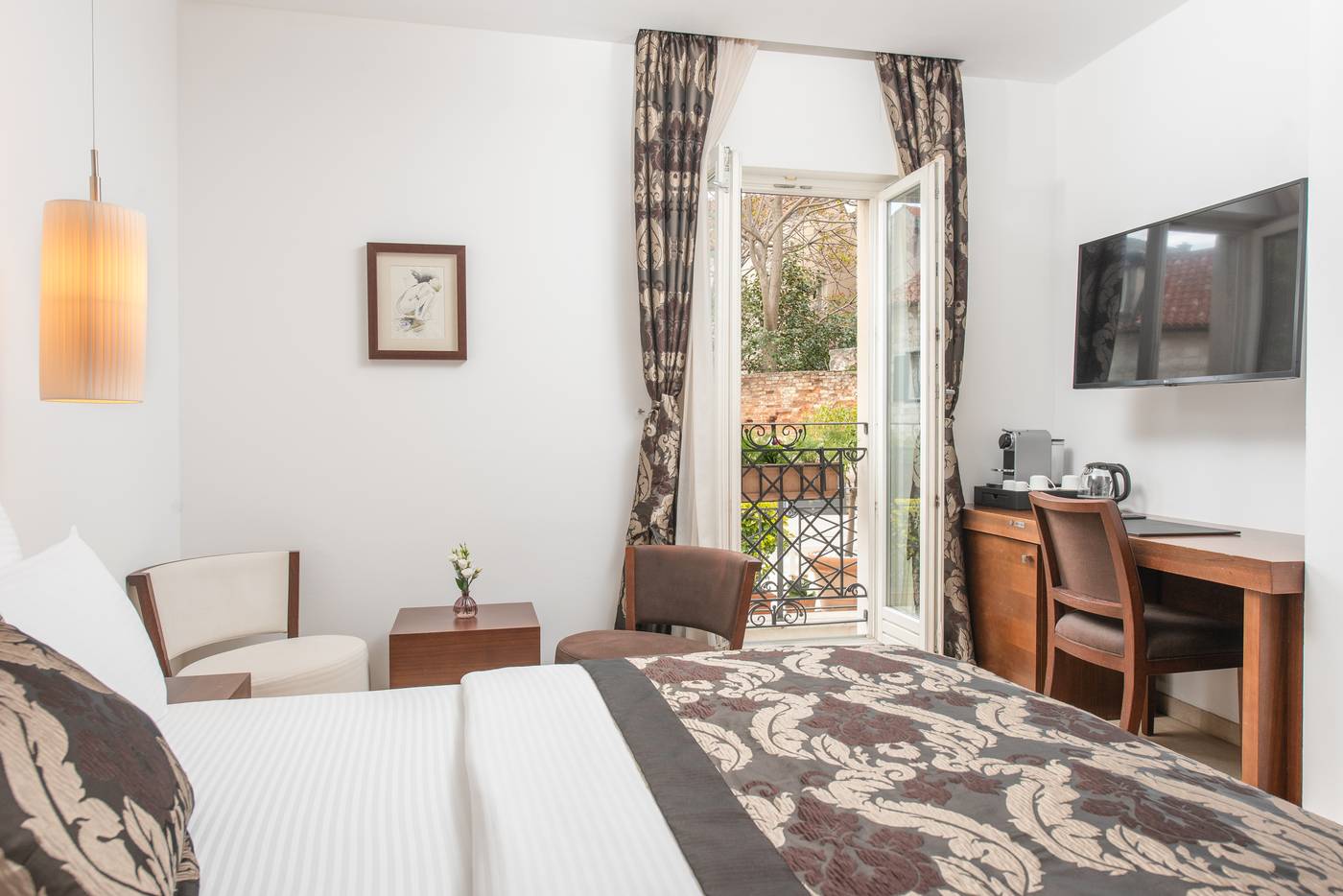 Hotel-Marmont-Heritage-Room-8