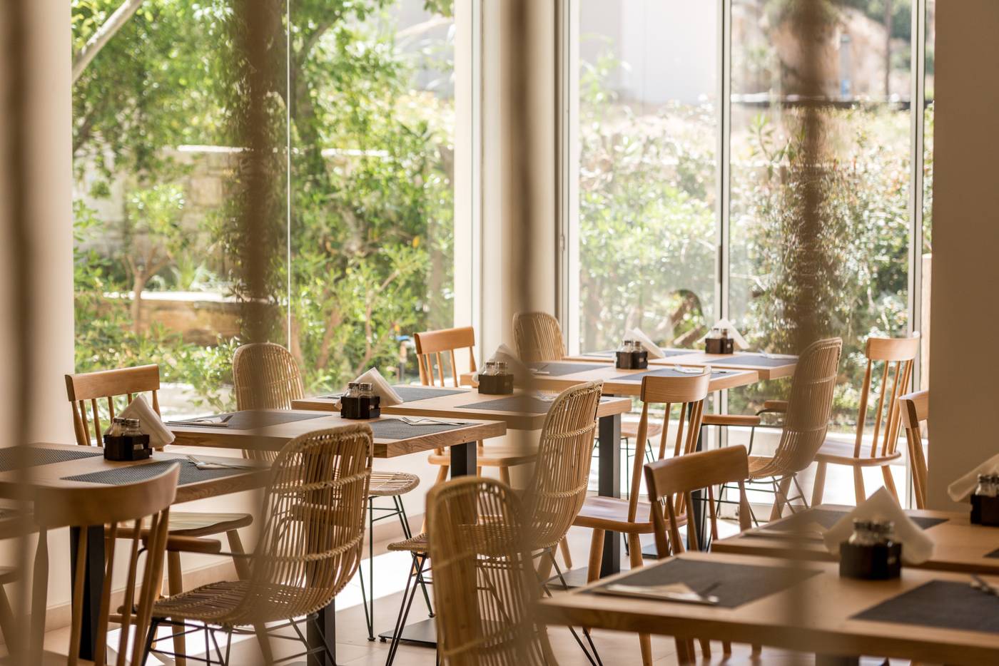 Matala-Bay-Restaurant-41