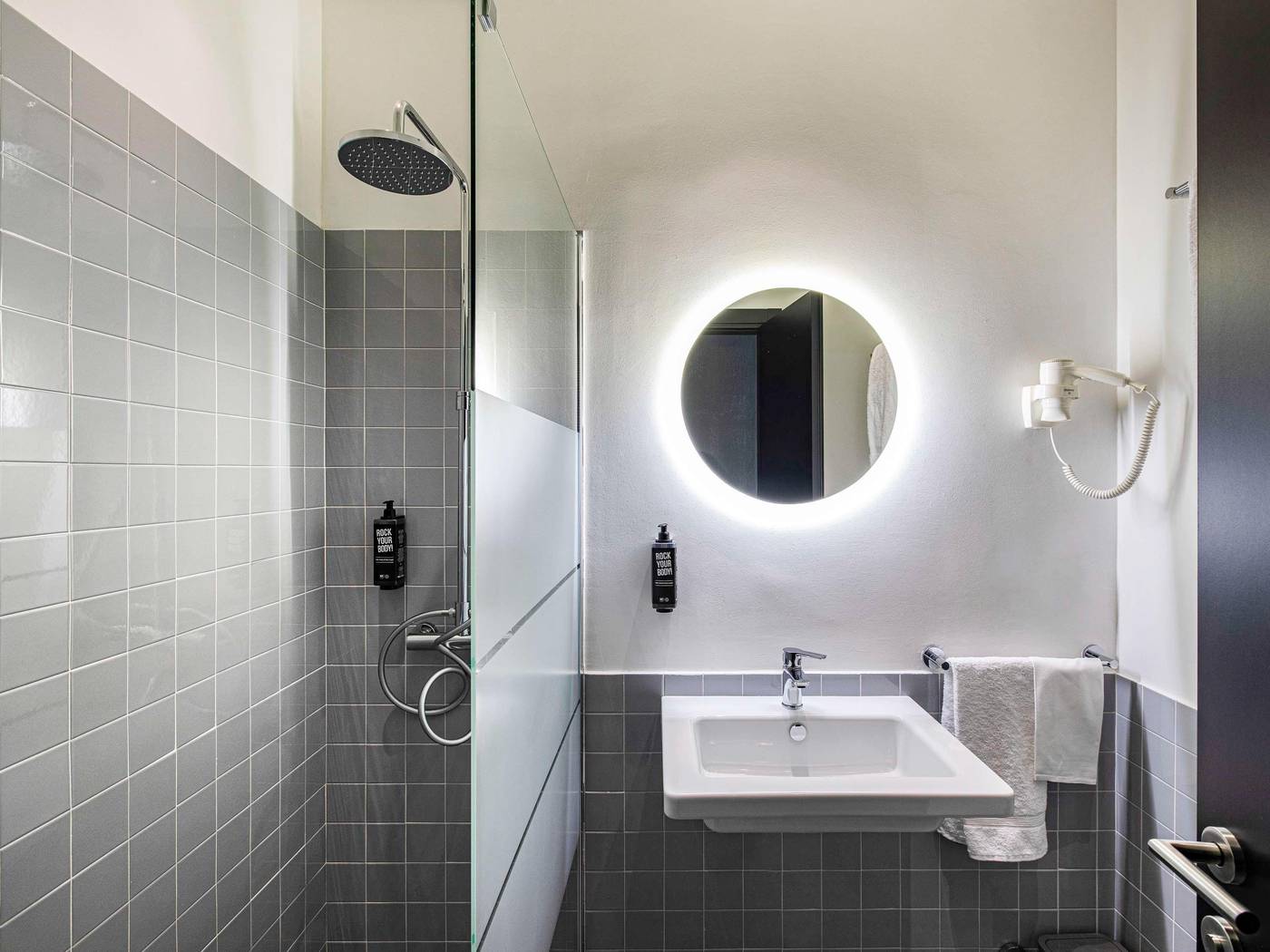 Ibis-Styles-Roma-Aurelia-Room-38