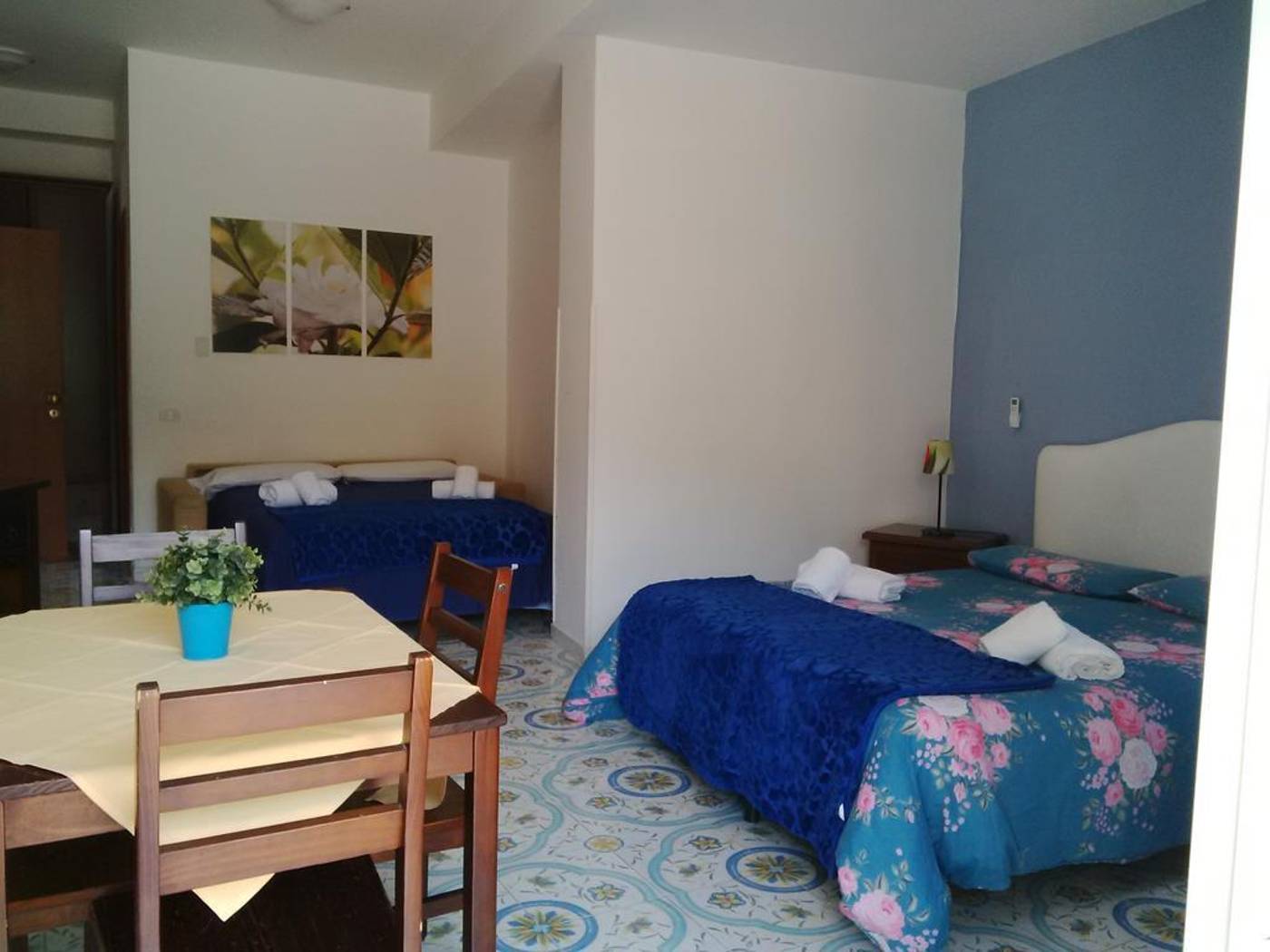 Sorrento-Town-Suites-Room-4