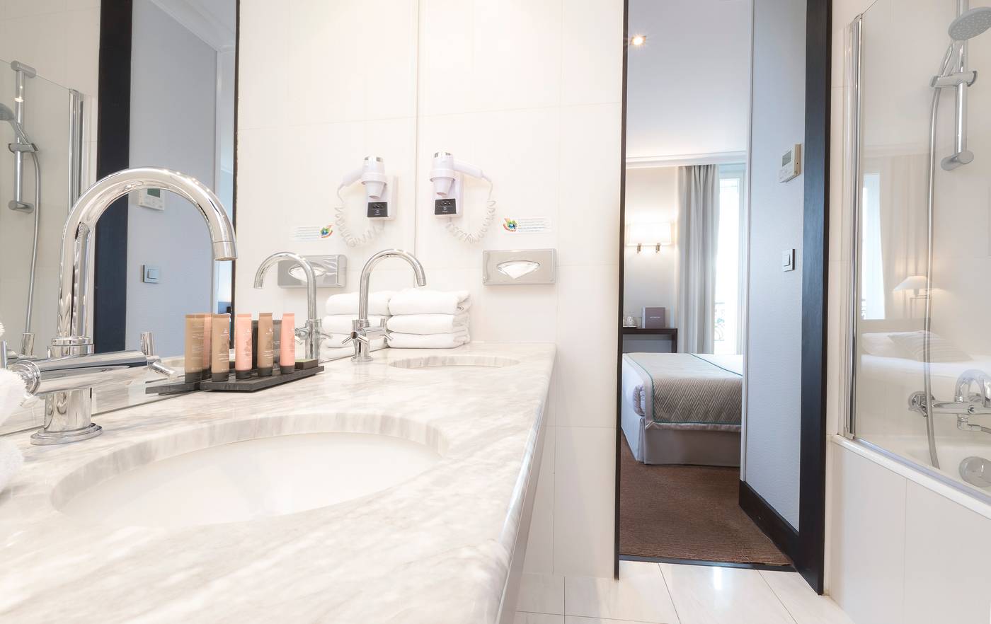 Montfleuri-Arc-de-Triomphe-Room-37