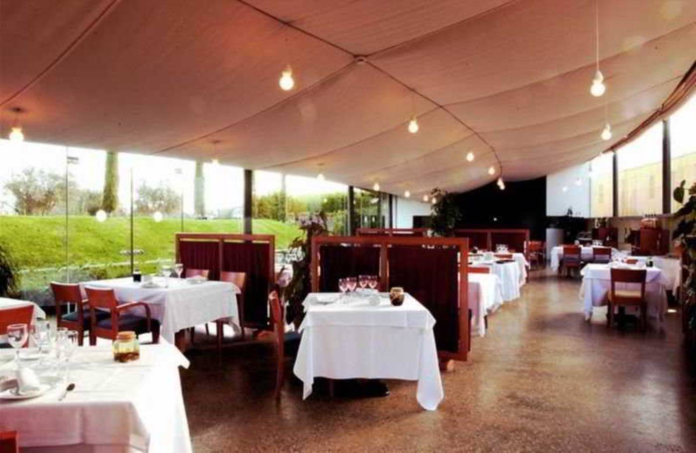 Arcs-de-Monells-Restaurant-4