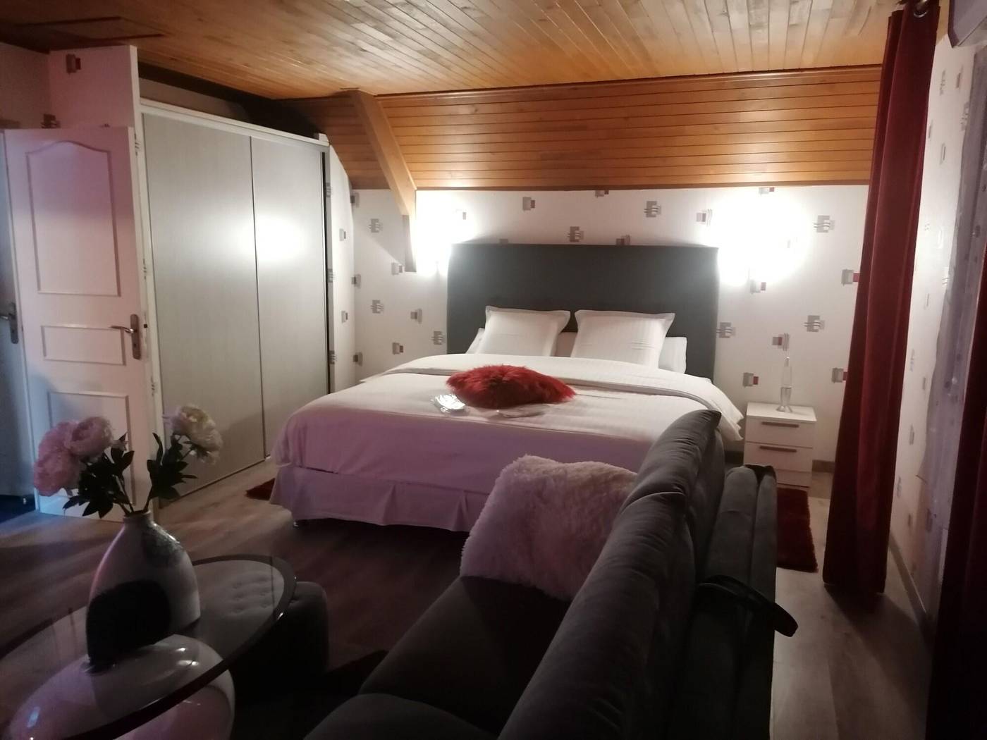 Chambre Du Jardin Fleuri-France-SAINT-AUBIN-LES-ELBEUF-General view-9