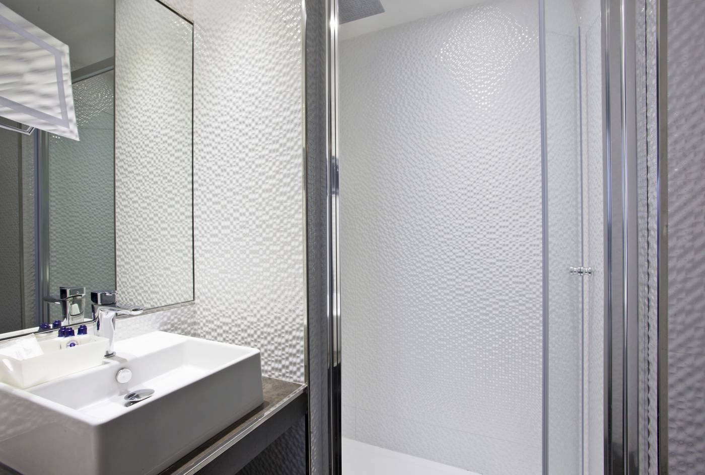 Best-Western-Nouvel-Orleans-Montparnasse-Room-26