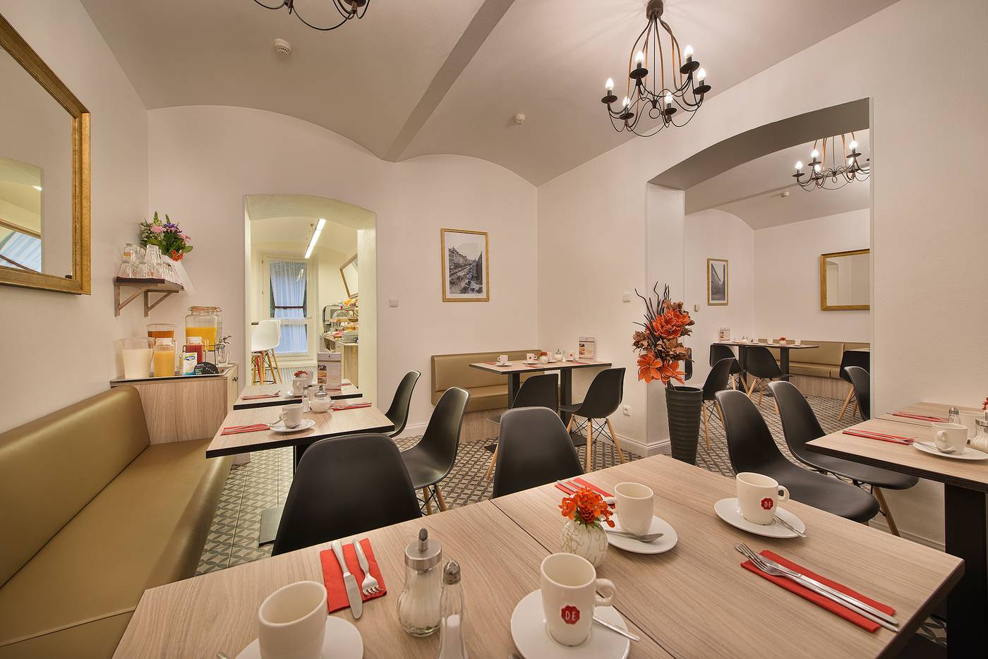 Suite-Home-Prague-Restaurant-29