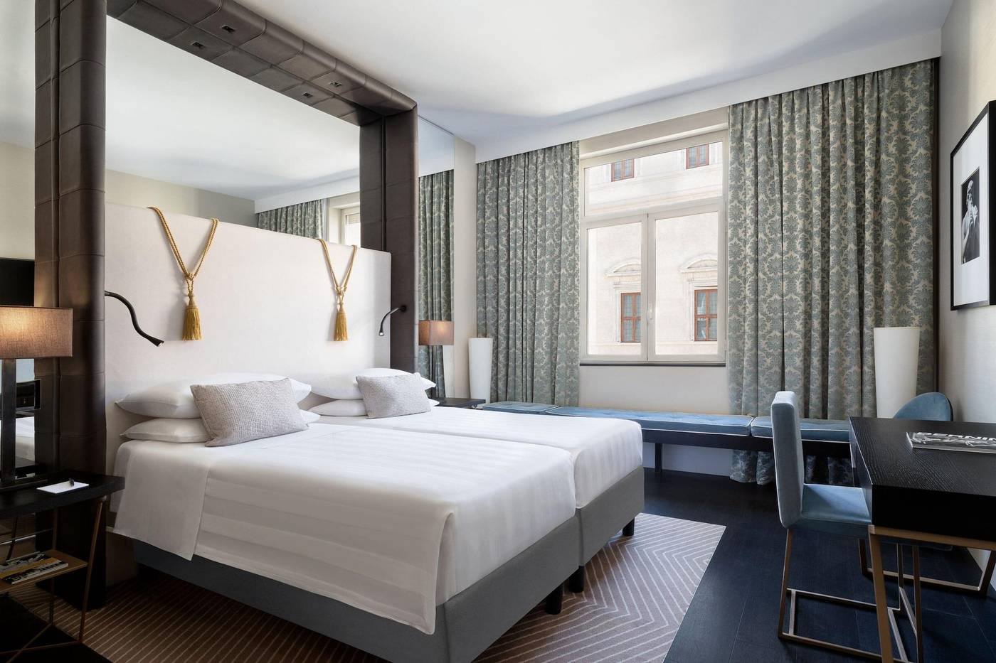 Sina-Bernini-Bristol--Autograph-Collection-Room-27