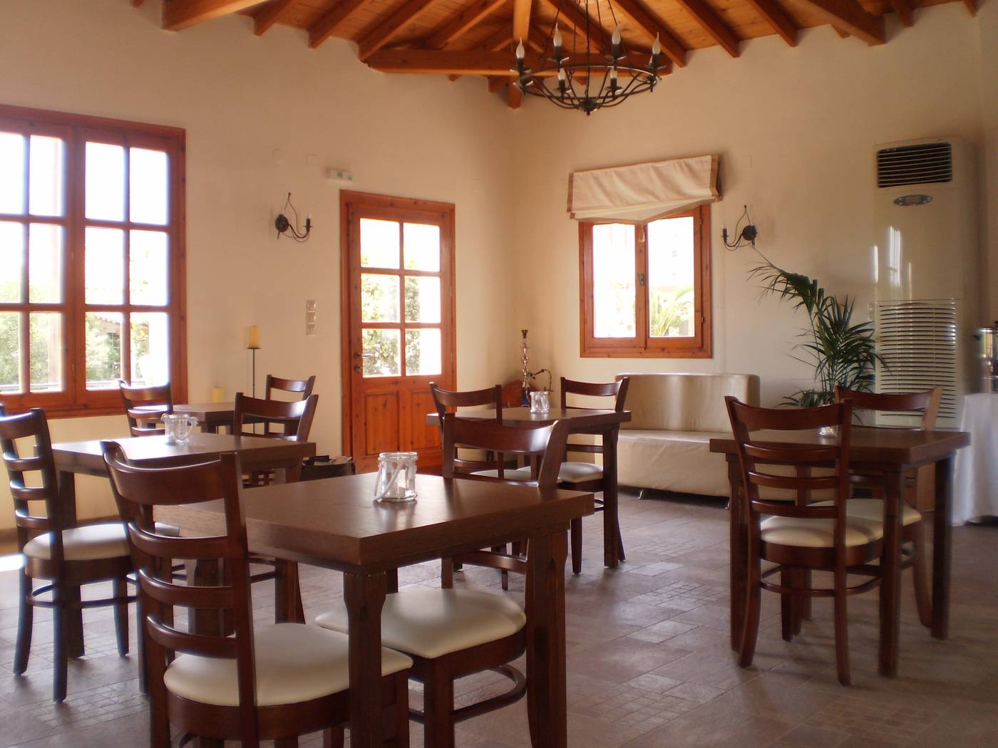 So-Nice-Hotel-Lobby-17