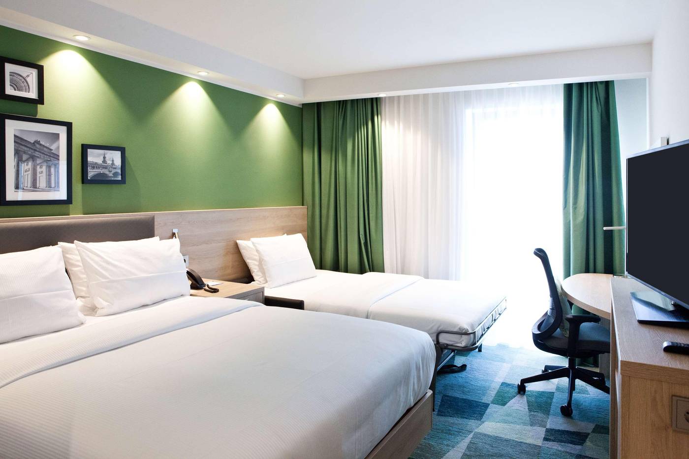 Hampton-by-Hilton-Berlin-City-East-Side-Gallery-Room-8