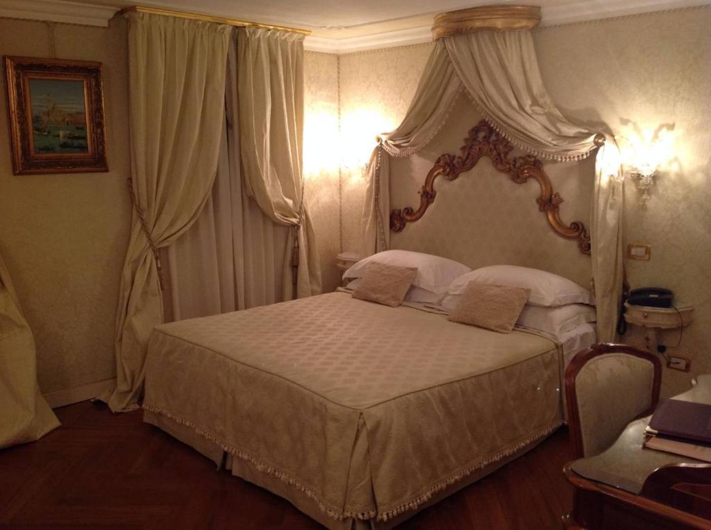 Antico-Doge---a-Member-of-Elizabeth-Hotel-Room-36