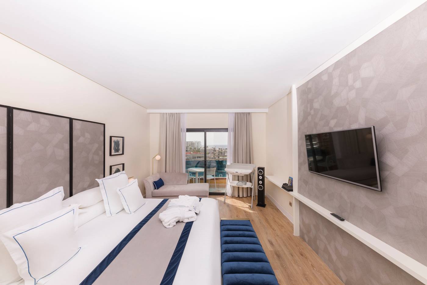 Be-Live-Experience-la-Ni----a-Room-20